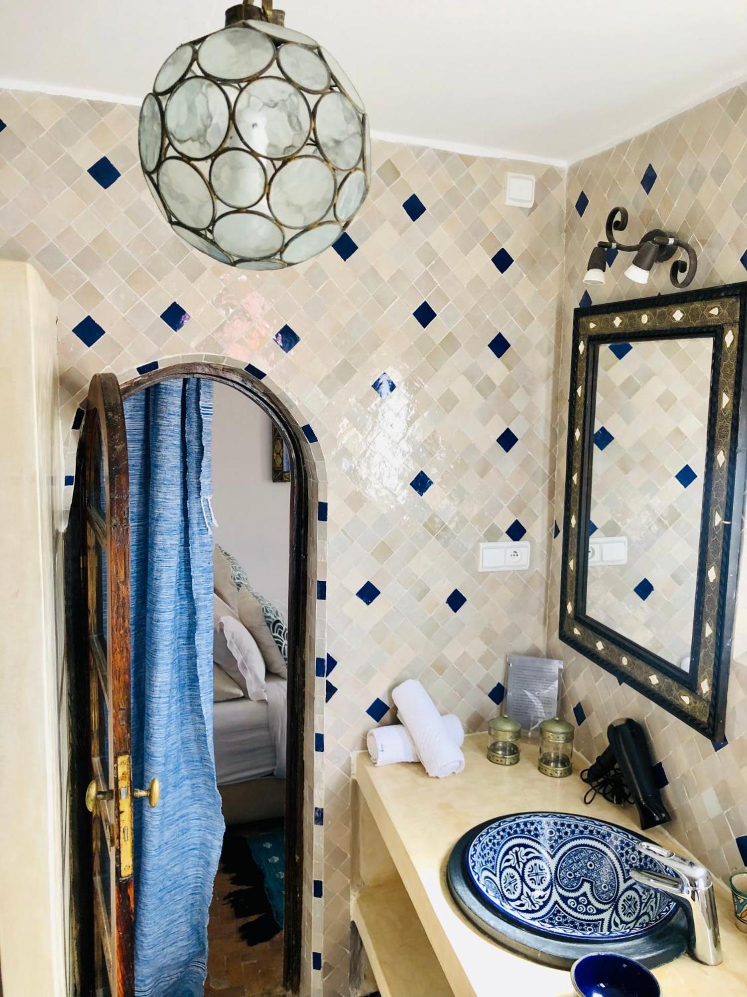 Riad Oasis D'Асила Екстериор снимка